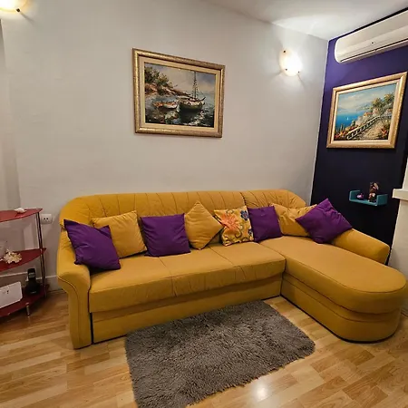 아파트 With Balcony Red Rose 스플리트