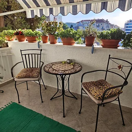 With Balcony Red Rose * 스플리트