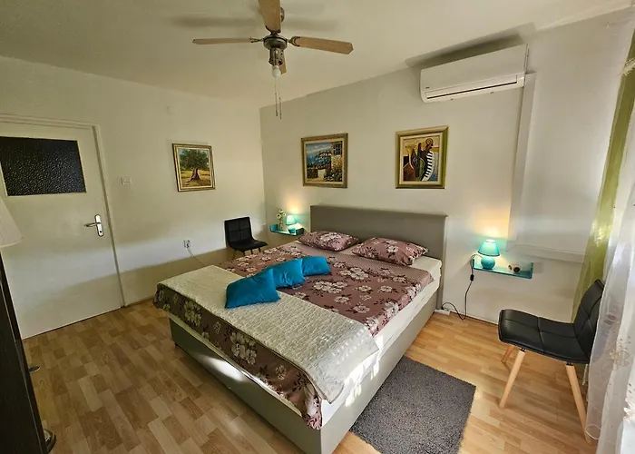 With Balcony Red Rose 아파트