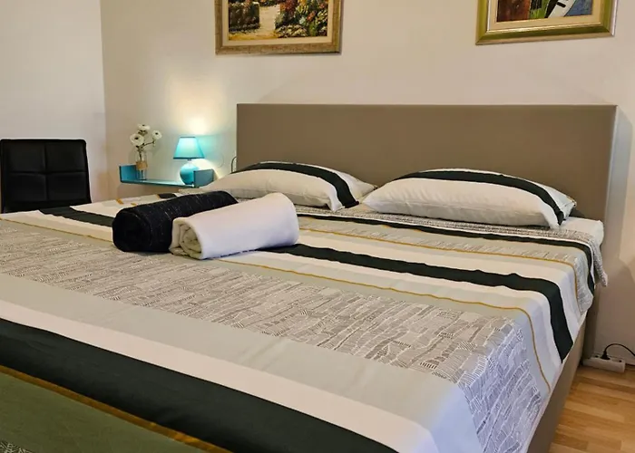 With Balcony Red Rose 아파트 *