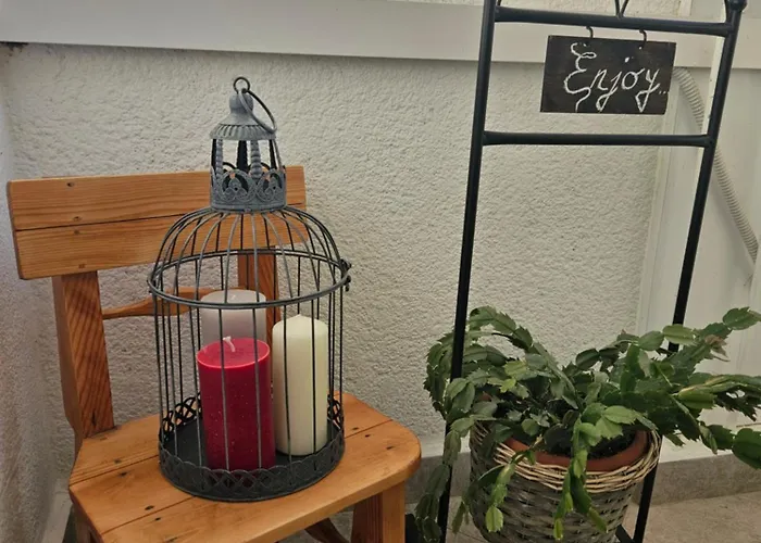 With Balcony Red Rose 아파트 스플리트