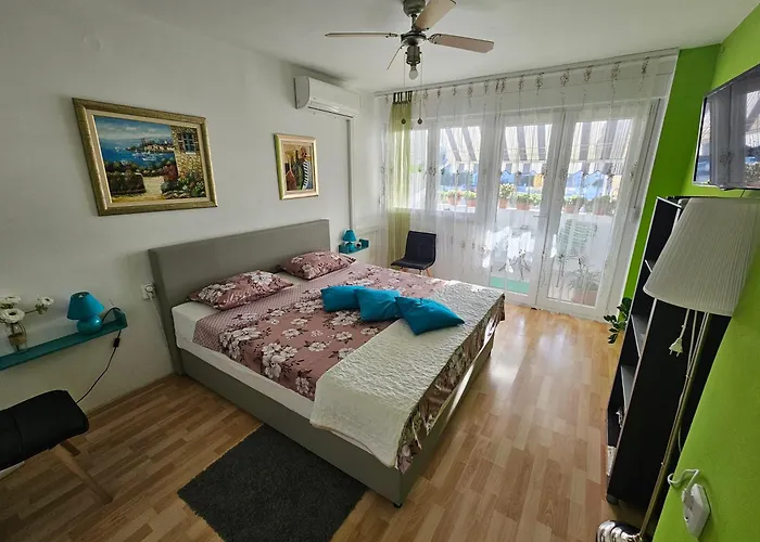 With Balcony Red Rose * 스플리트