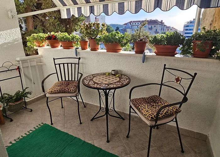 With Balcony Red Rose * 스플리트