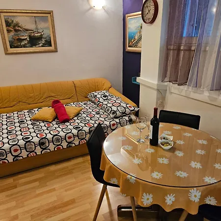 With Balcony Red Rose * Split