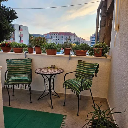 Apartment With Balcony Red Rose Split